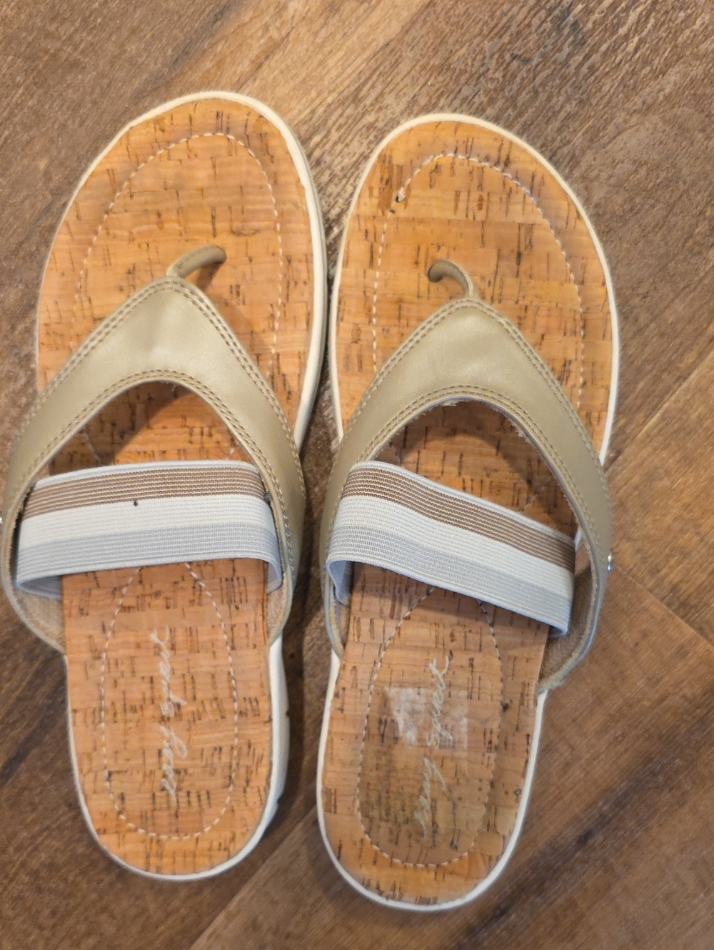 Women’s Easy Spirit Size 8 Cork Footbed Flip Sandals in Beige